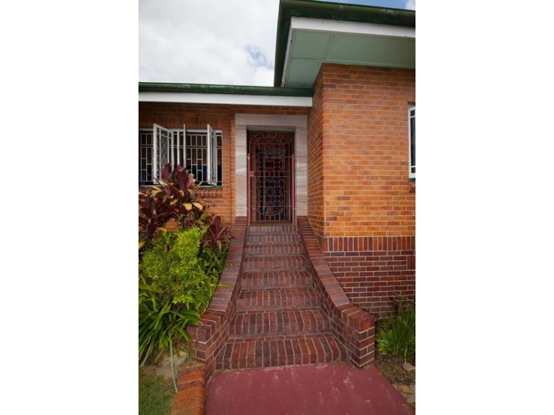 27 Hamilton Street, Booval QLD 4304