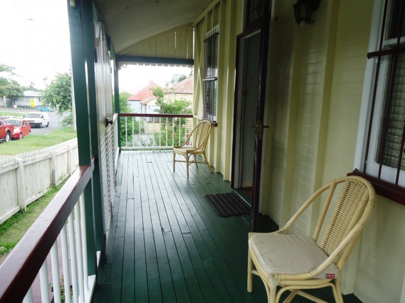 8 Darling Street East, Woodend QLD 4305