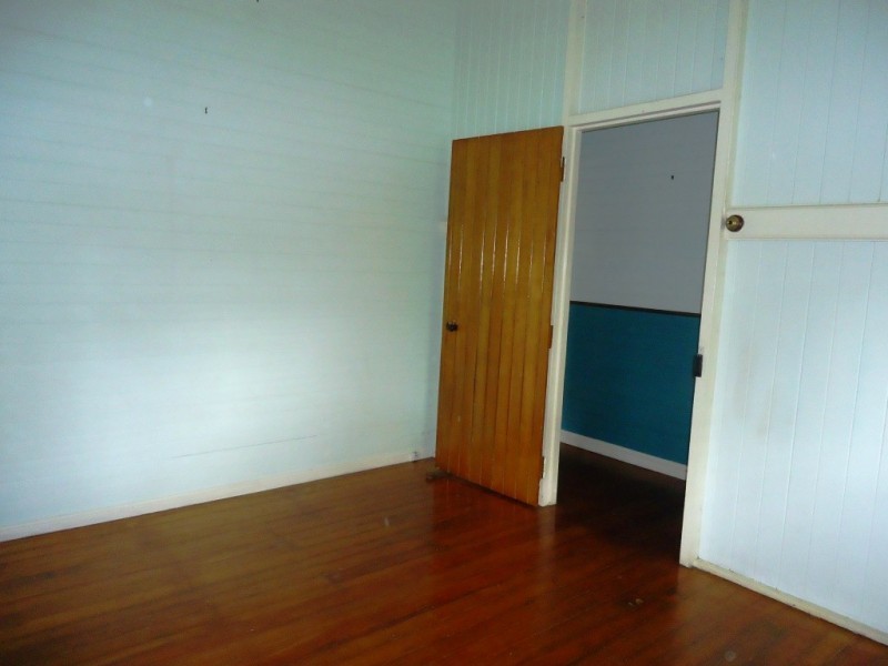 8 Darling Street East, Woodend QLD 4305