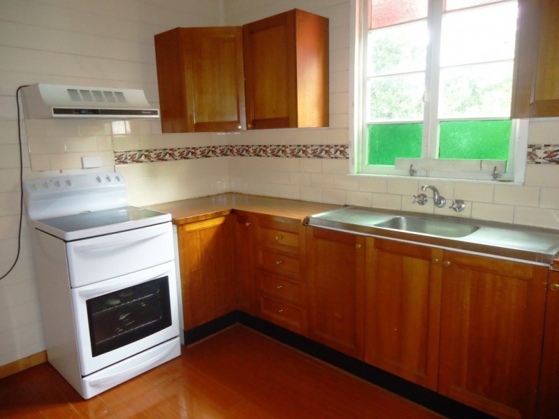 8 Darling Street East, Woodend QLD 4305