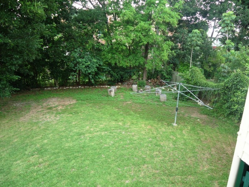 8 Darling Street East, Woodend QLD 4305