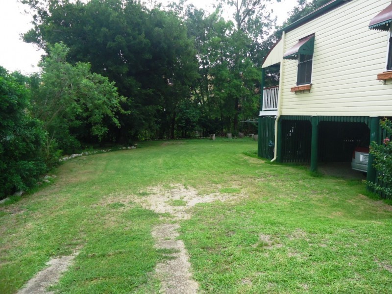 8 Darling Street East, Woodend QLD 4305