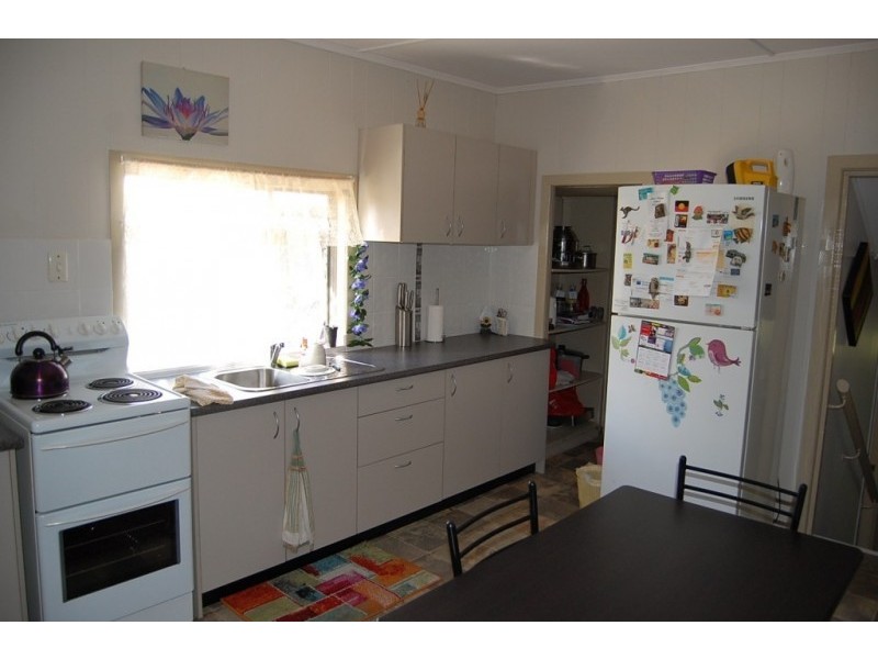 27 Sutton Street, Churchill QLD 4305