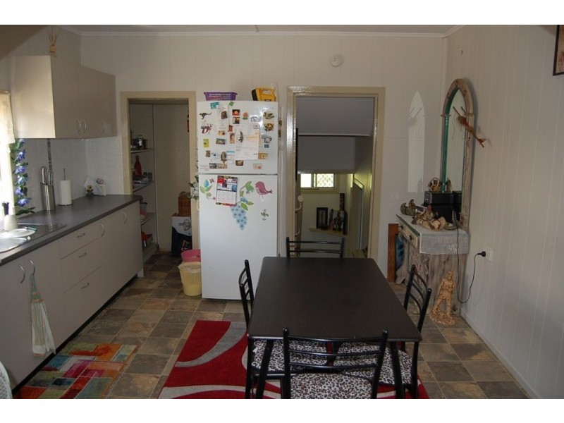 27 Sutton Street, Churchill QLD 4305