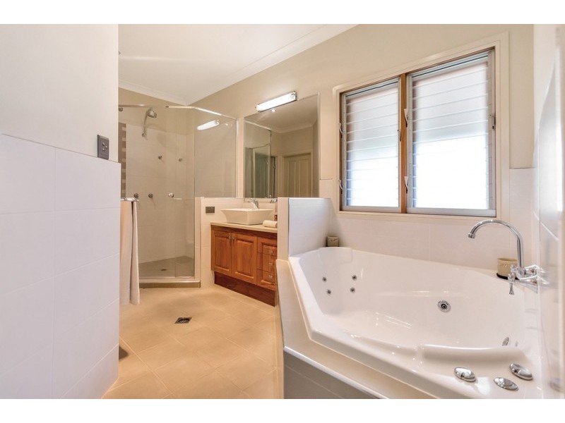 24 Merlot Place, Pine Mountain QLD 4306