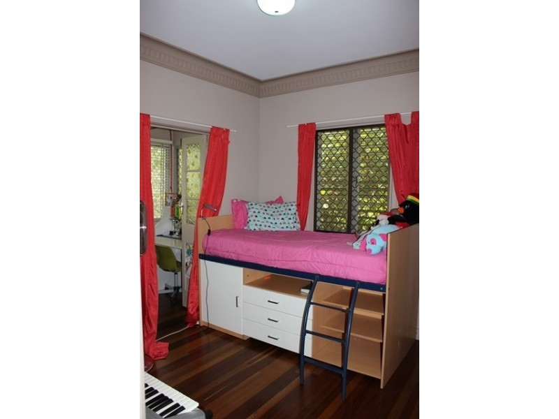4 Robin Street, Coalfalls QLD 4305