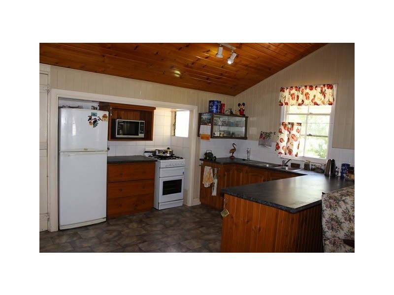 54B Railway Street, Booval QLD 4304