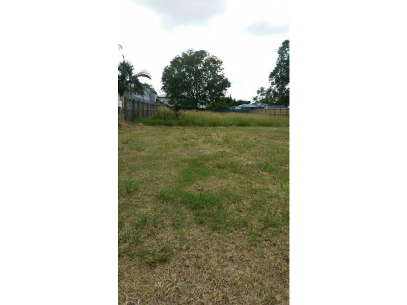 4 Daniel Street, Lowood QLD 4311