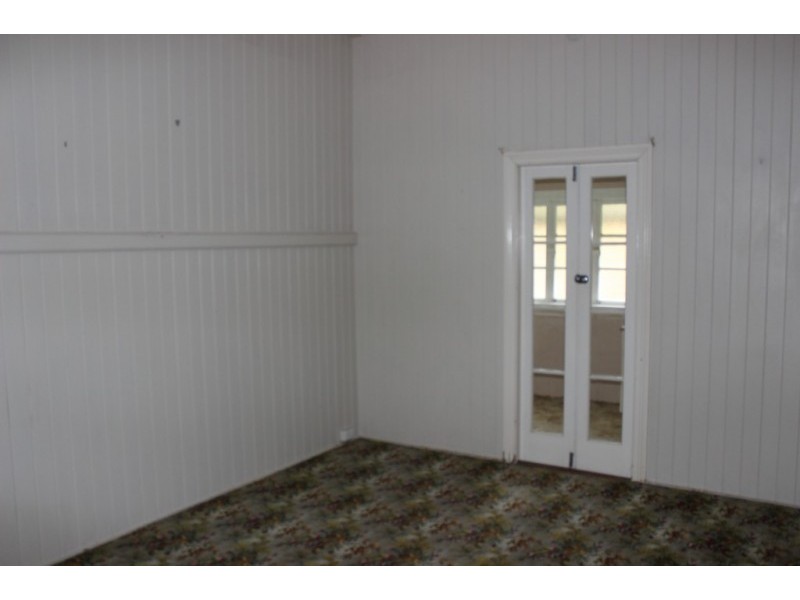 4 Taylor Street, Bundamba QLD 4304