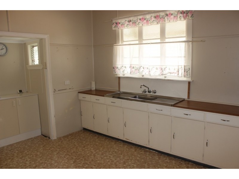 4 Taylor Street, Bundamba QLD 4304