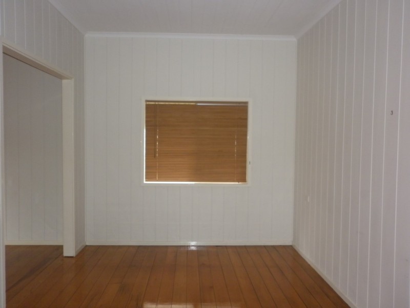 14 Macquarie Street, Booval QLD 4304