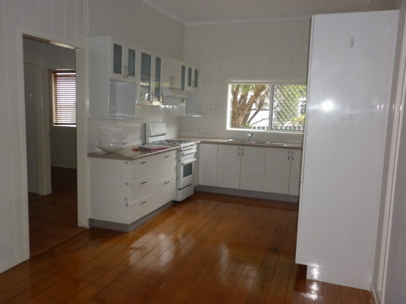 14 Macquarie Street, Booval QLD 4304