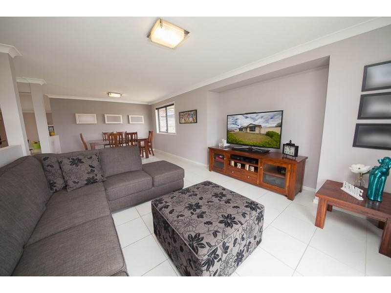 6 Homestead Place, Brassall QLD 4305