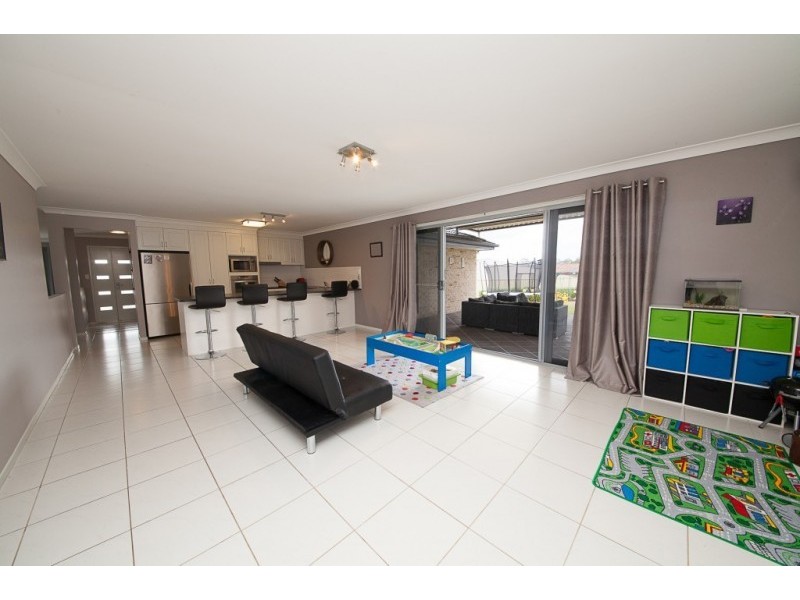 6 Homestead Place, Brassall QLD 4305