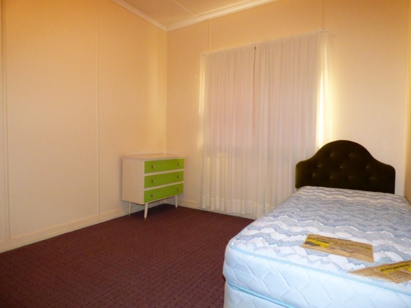 48 Alice Street, Silkstone QLD 4304