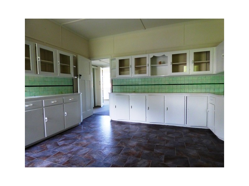 1 Walkers Lane, Booval QLD 4304
