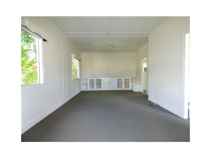 1 Walkers Lane, Booval QLD 4304