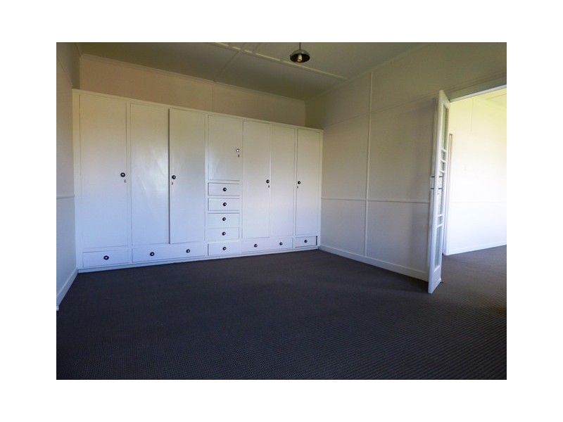 1 Walkers Lane, Booval QLD 4304