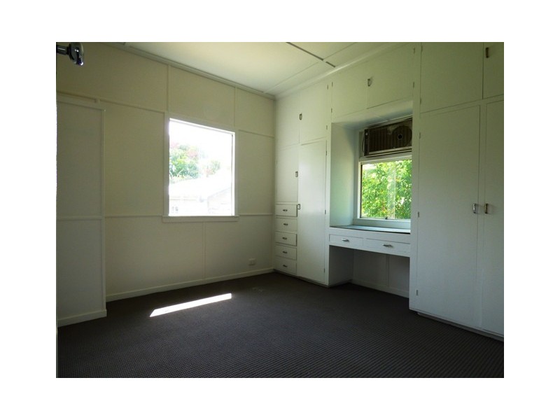 1 Walkers Lane, Booval QLD 4304