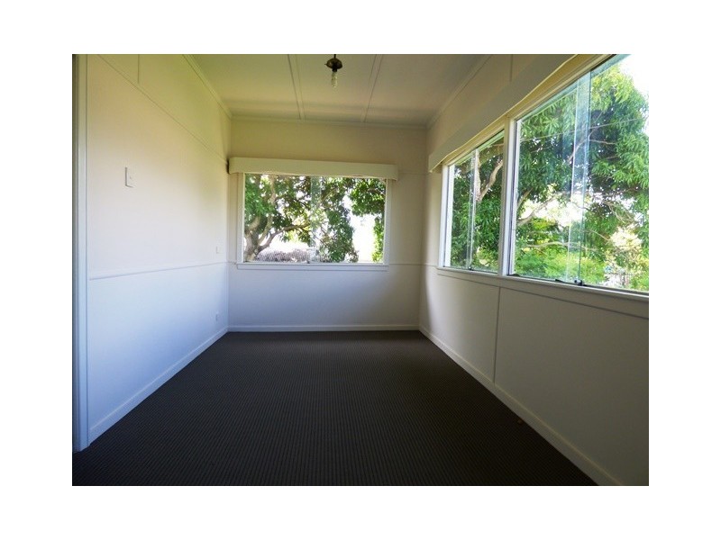 1 Walkers Lane, Booval QLD 4304