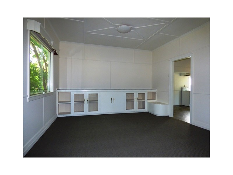 1 Walkers Lane, Booval QLD 4304