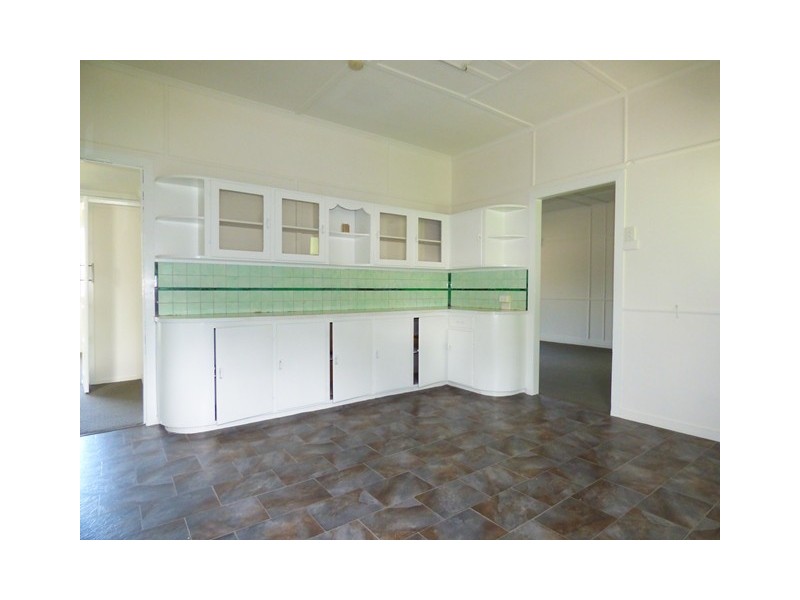 1 Walkers Lane, Booval QLD 4304