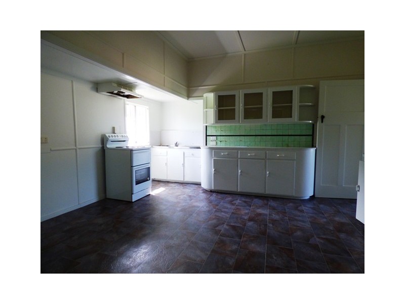 1 Walkers Lane, Booval QLD 4304