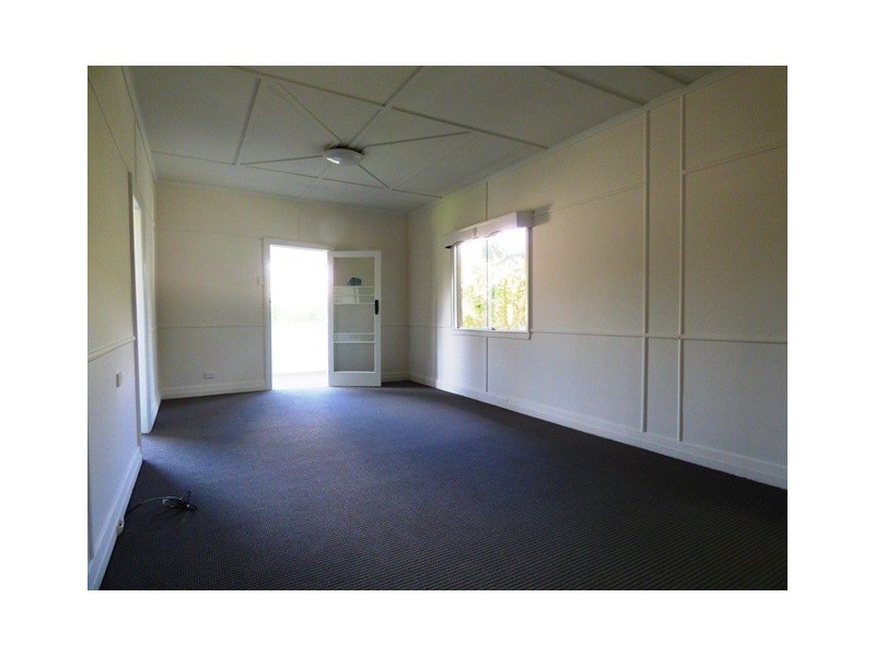 1 Walkers Lane, Booval QLD 4304