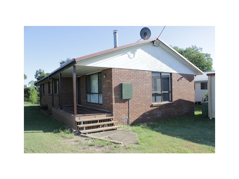 33 Hall Street, Peak Crossing QLD 4306