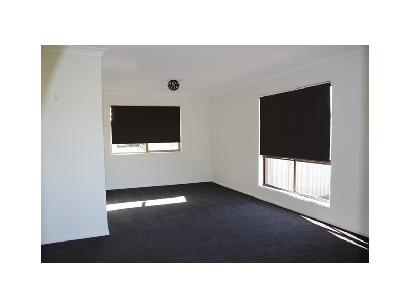 33 Hall Street, Peak Crossing QLD 4306