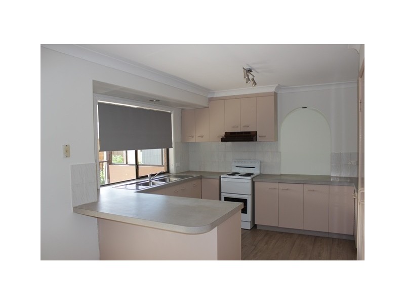 33 Hall Street, Peak Crossing QLD 4306
