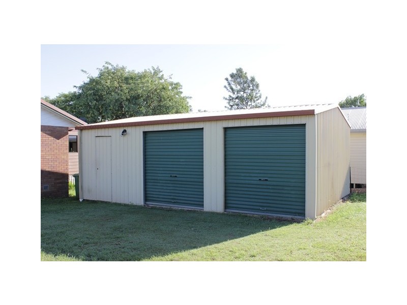 33 Hall Street, Peak Crossing QLD 4306