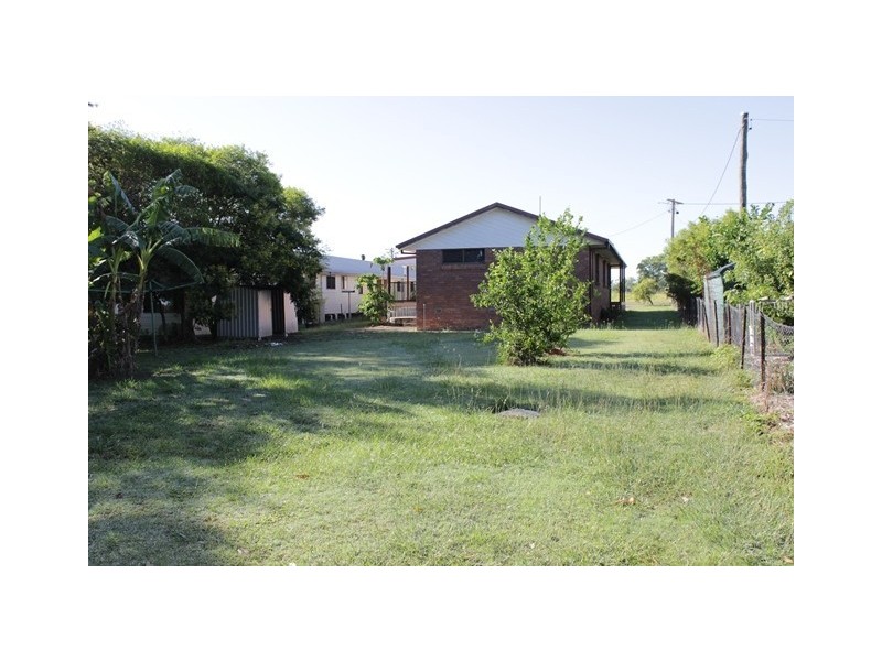 33 Hall Street, Peak Crossing QLD 4306