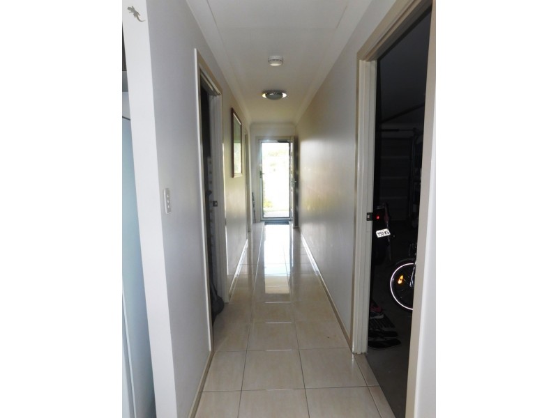 2/33 Nixon Drive, North Booval QLD 4304