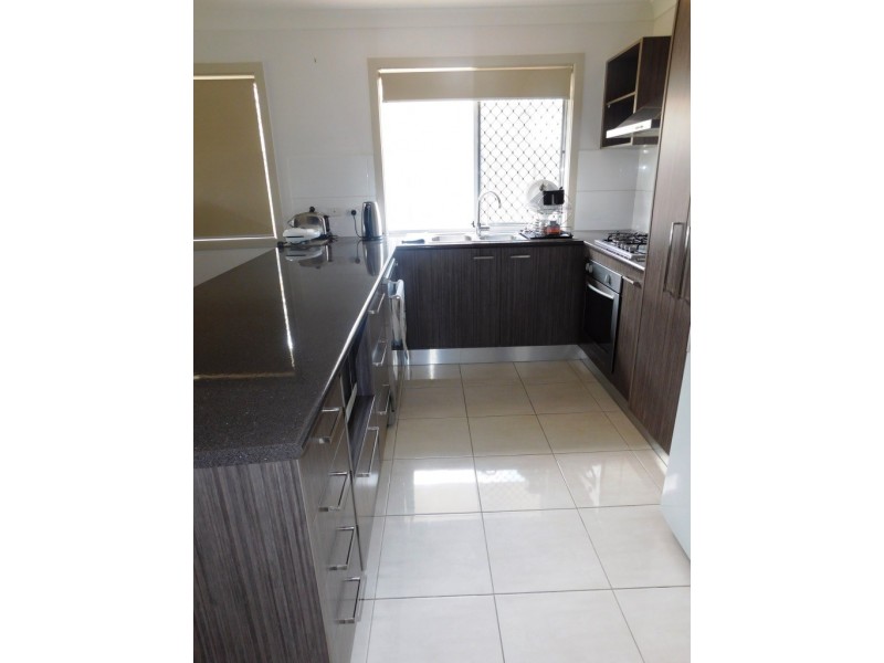 2/33 Nixon Drive, North Booval QLD 4304