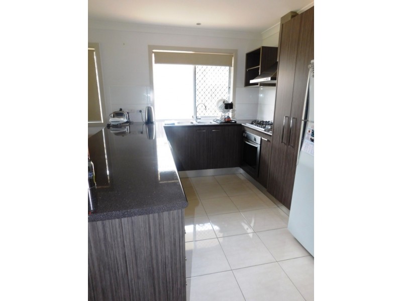 2/33 Nixon Drive, North Booval QLD 4304