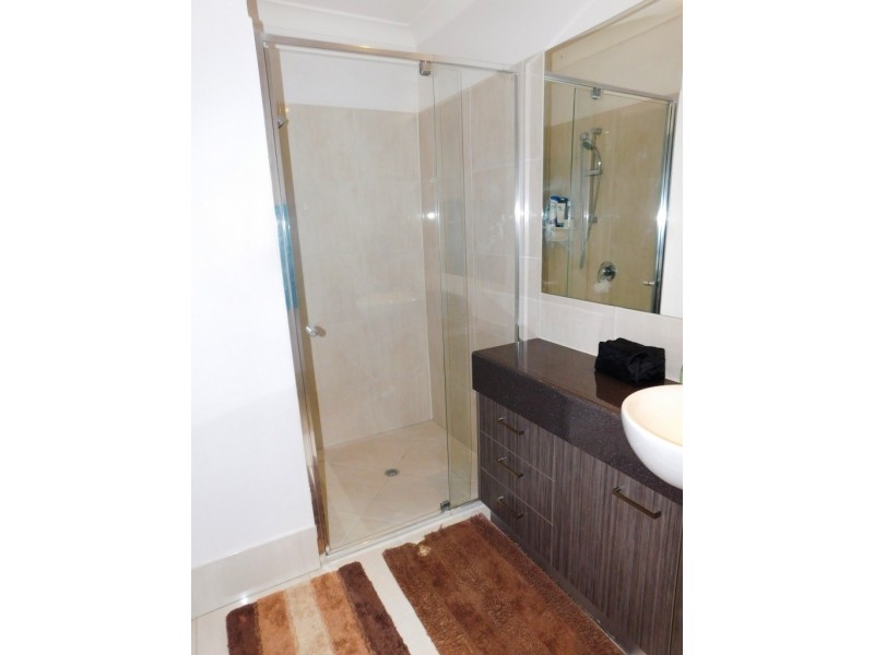 2/33 Nixon Drive, North Booval QLD 4304