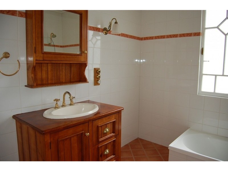 46 Whitehill Road, Eastern Heights QLD 4305