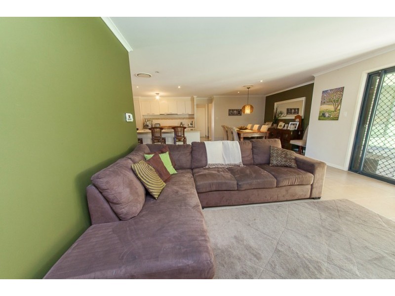 20 Shiloh Court, Pine Mountain QLD 4306