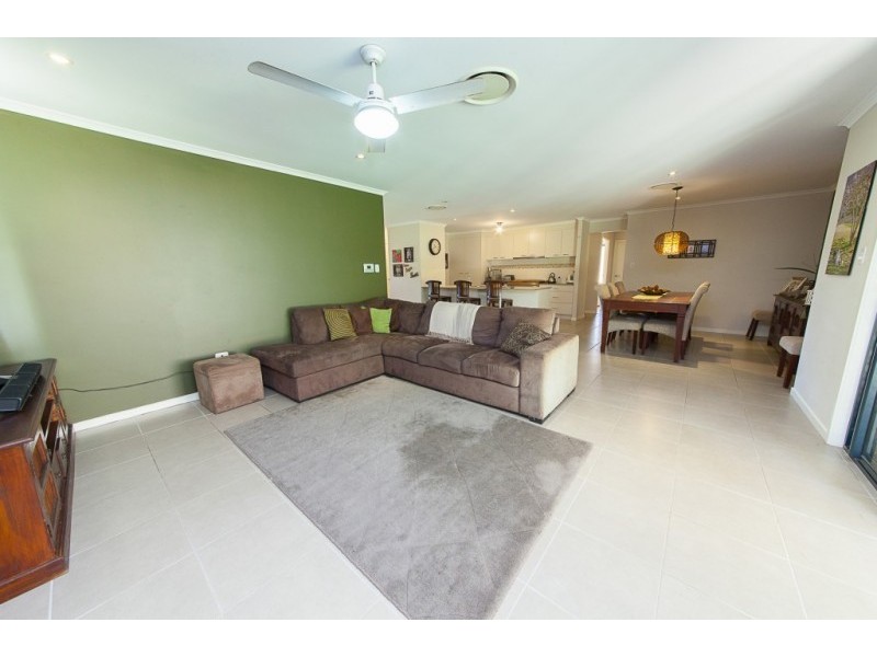 20 Shiloh Court, Pine Mountain QLD 4306