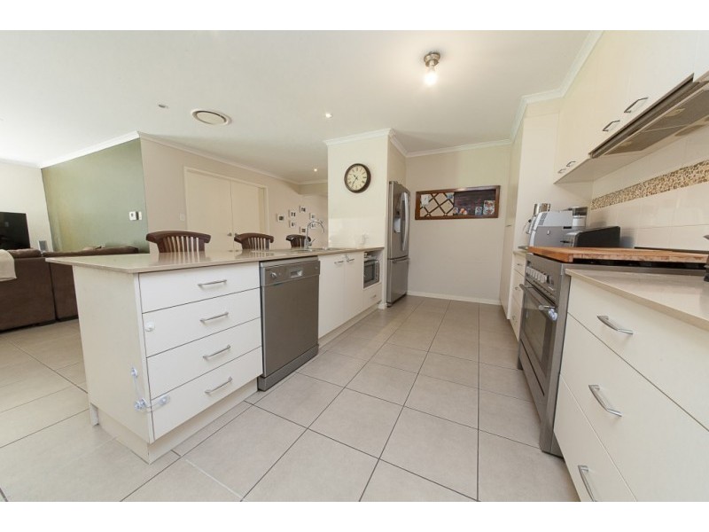 20 Shiloh Court, Pine Mountain QLD 4306