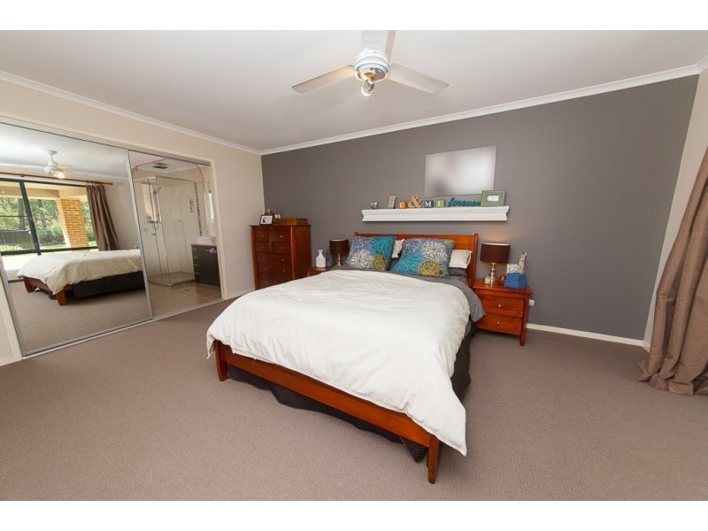 20 Shiloh Court, Pine Mountain QLD 4306