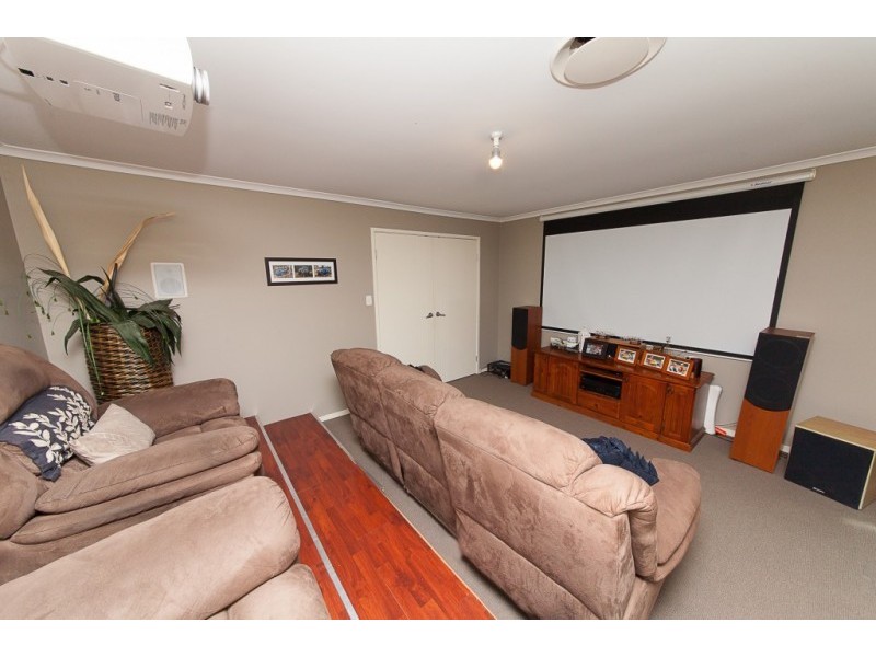 20 Shiloh Court, Pine Mountain QLD 4306