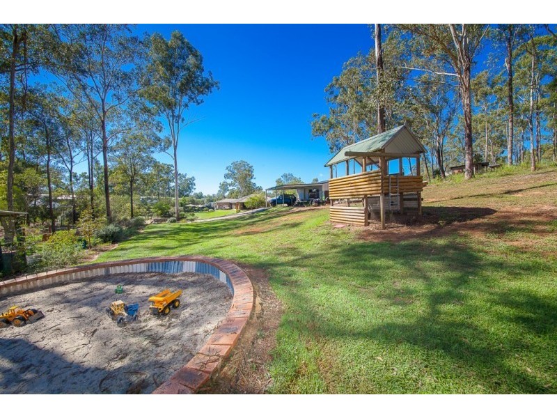 20 Shiloh Court, Pine Mountain QLD 4306