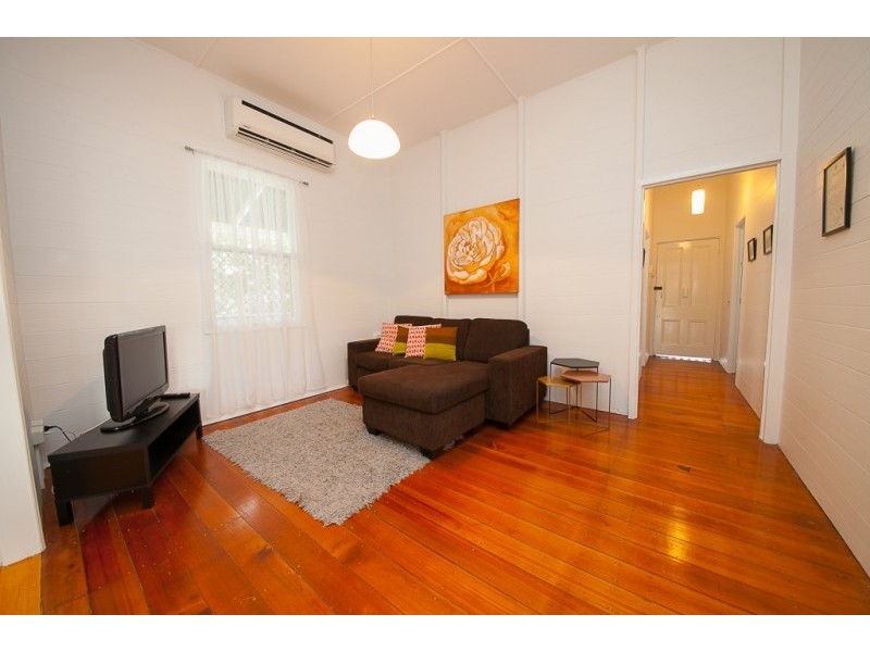 49 Lusitania Street, Newtown QLD 4305