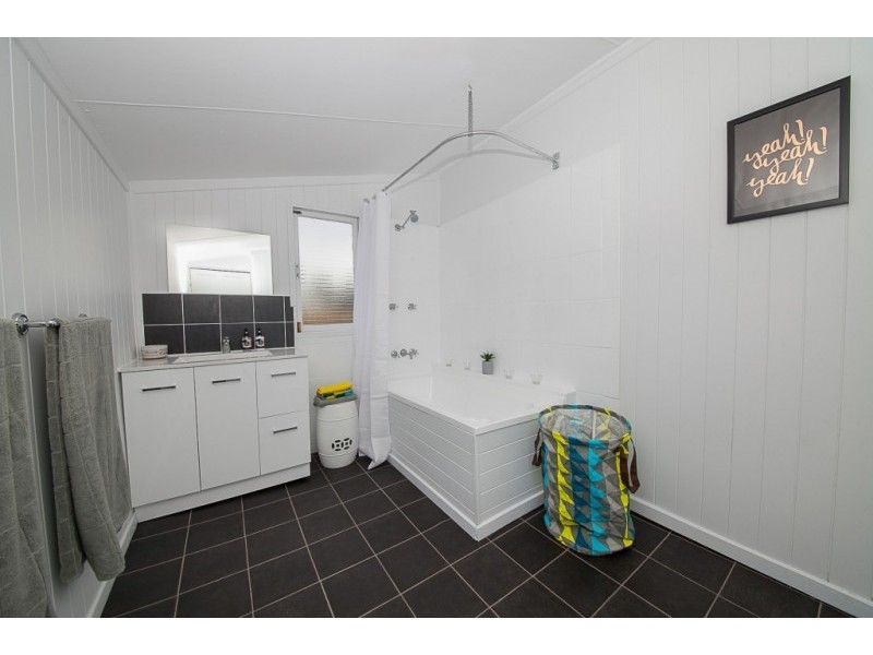 49 Lusitania Street, Newtown QLD 4305