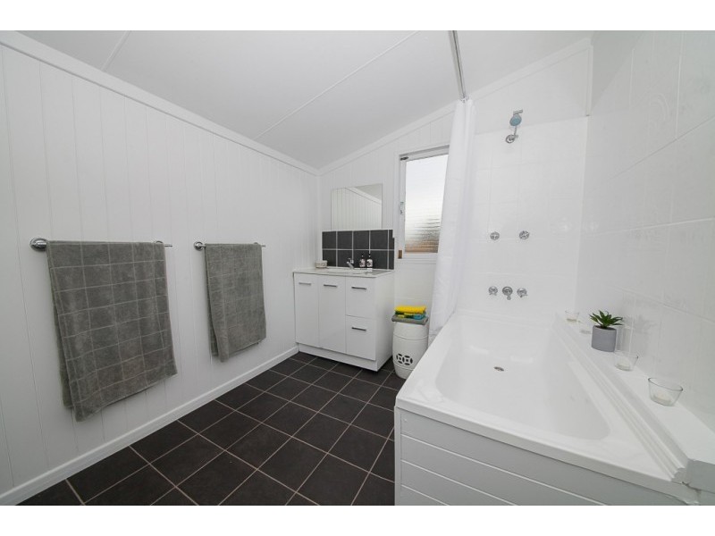 49 Lusitania Street, Newtown QLD 4305