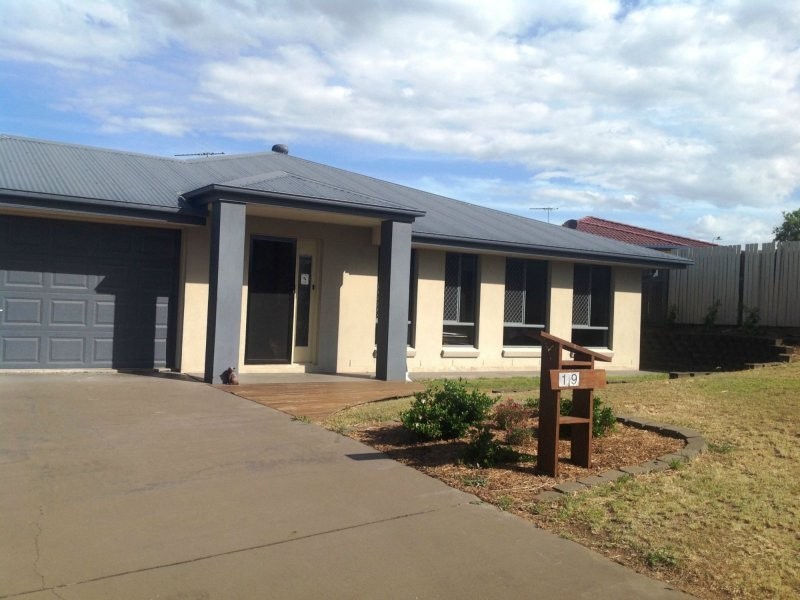 19 Sandhurst Place, Brassall QLD 4305