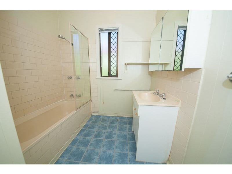 99 Brisbane Road, Booval QLD 4304