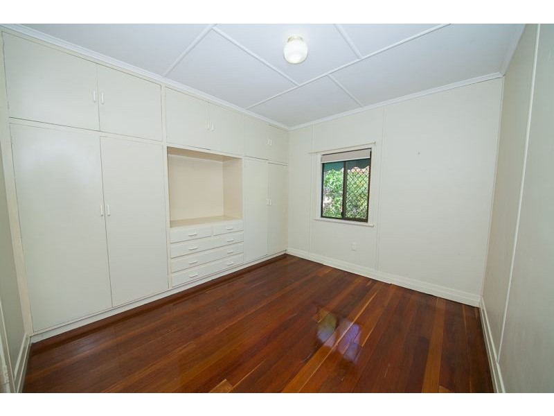 99 Brisbane Road, Booval QLD 4304